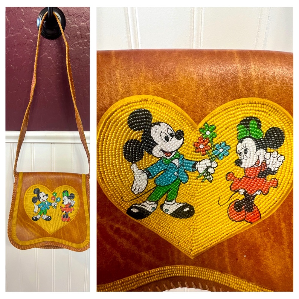 🛑SOLD🛑Vintage Walt Disney Productions Mickey Mouse & Minnie Mouse Beaded Purse.